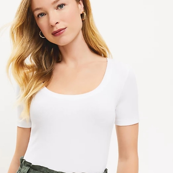 LOFT Tops - NWOT LOFT delicately ribbed, scoop neck fitted white top. Large